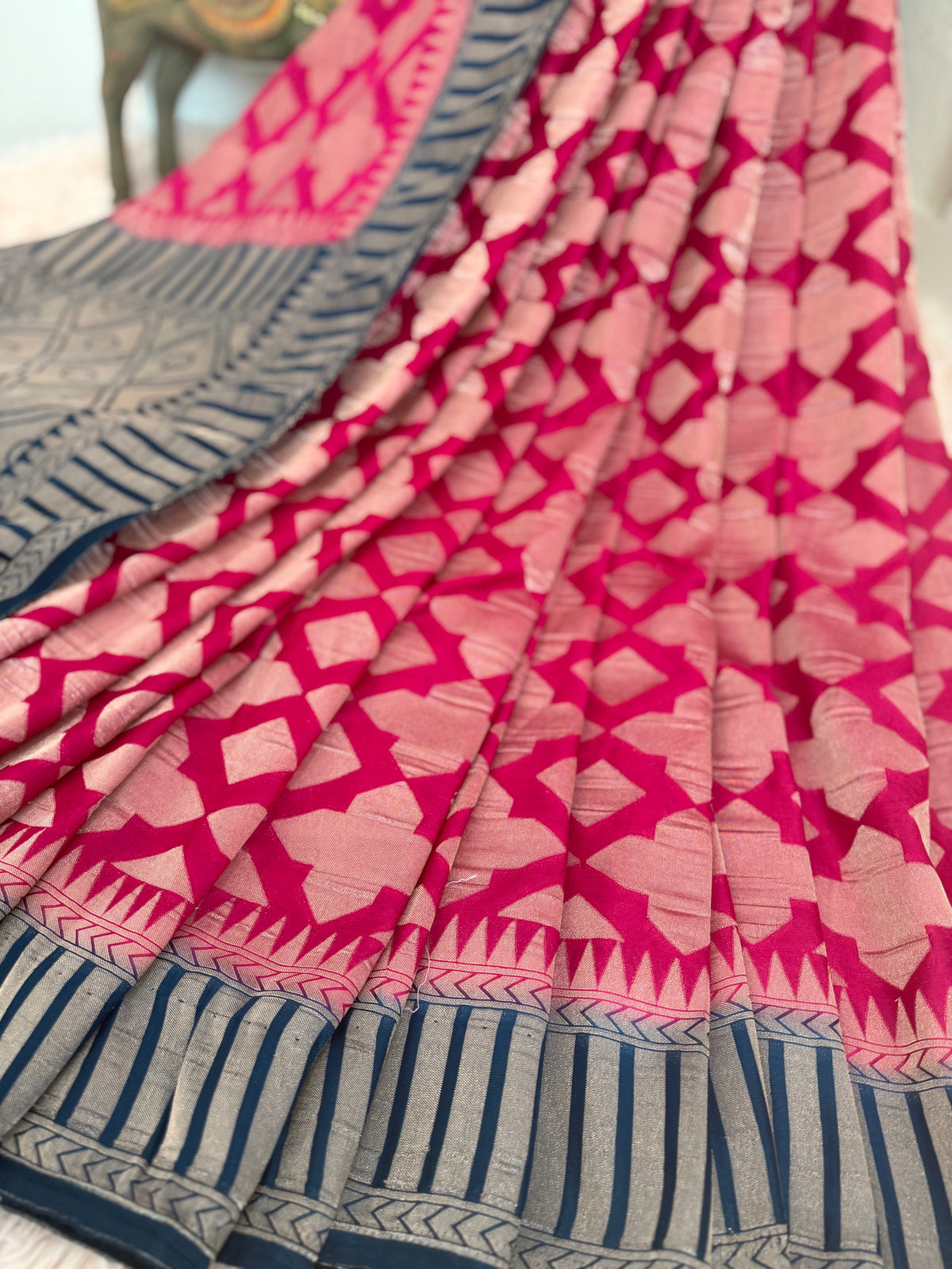 Semi Georgette - Rani Pink & Deep Navy